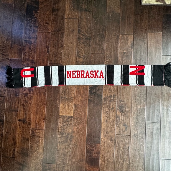 Nebraska Cornhuskers HUSKERS Winter Scarf - Picture 2 of 4